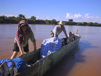 本物の丸木舟(ピローグ)でチリビナ川を下る