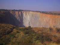カリナン鉱山には世界最大の穴がある。本当にでかい穴だ！