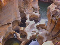 不思議な形に穴があいているBourke's Potholes